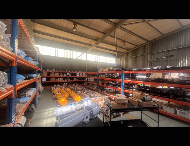820M² WAREHOUSE TO LET IN SPARTAN